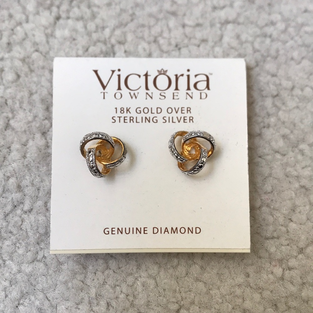 Victoria town send earrings